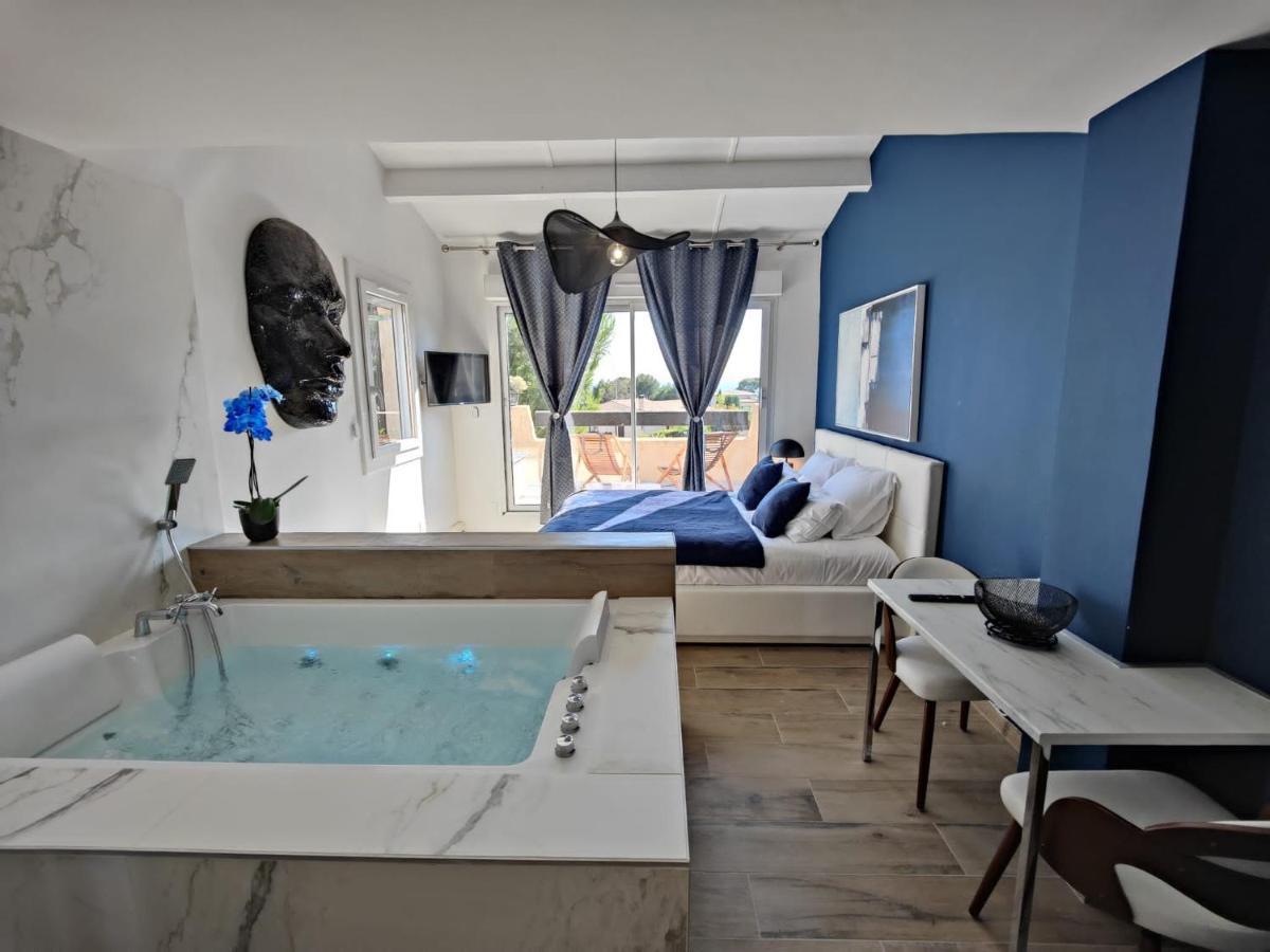 Suites Jm - Les Pins Marines - Jacuzzi & Vue Mer Бандол Екстериор снимка